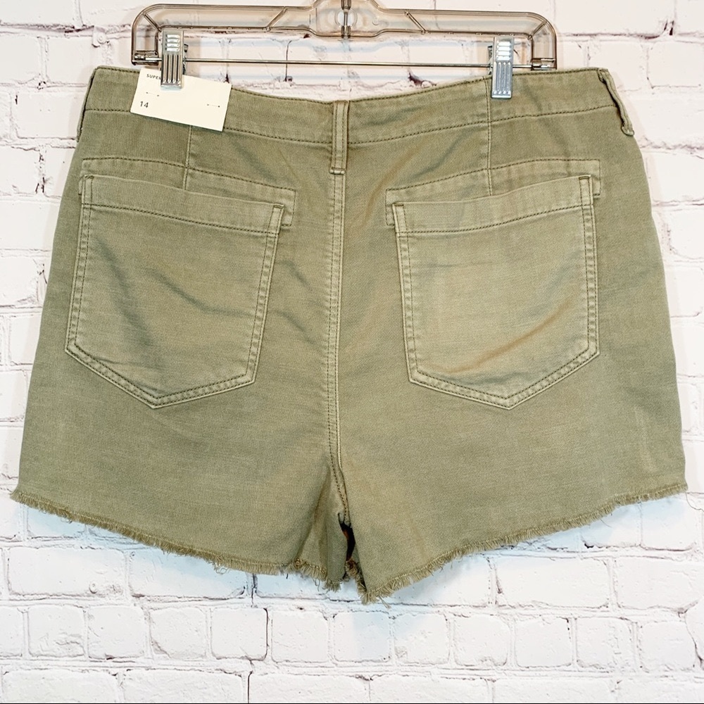 American Eagle Green Super Hi rise Shorts - Picture 4 of 6